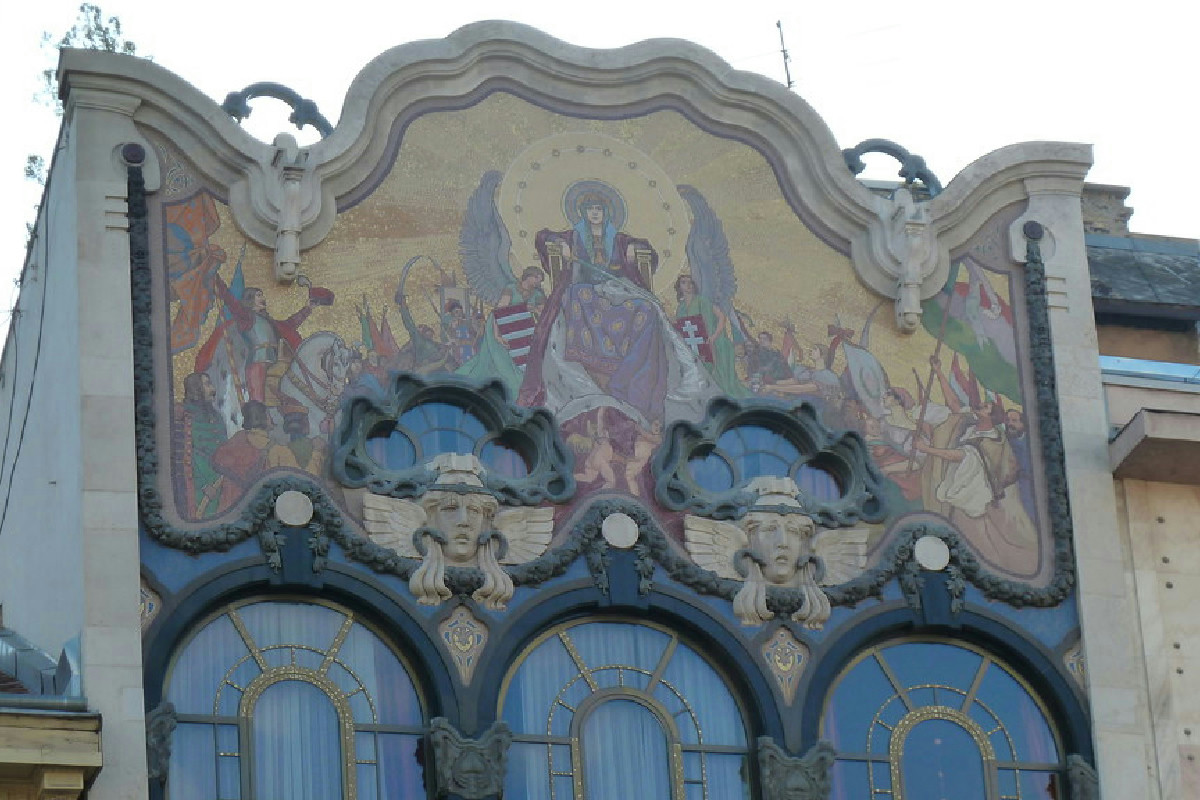 Budapest, dove la storia si specchia sul Danubio: palazzi liberty e arte ovunque ti giri