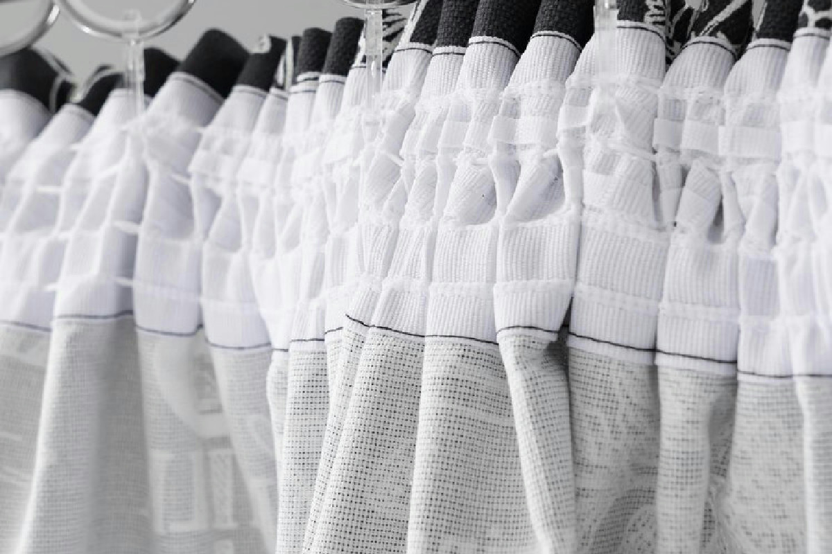 Ecco il metodo pratico per lavare le tende in lavatrice: niente pieghe e pronte da appendere