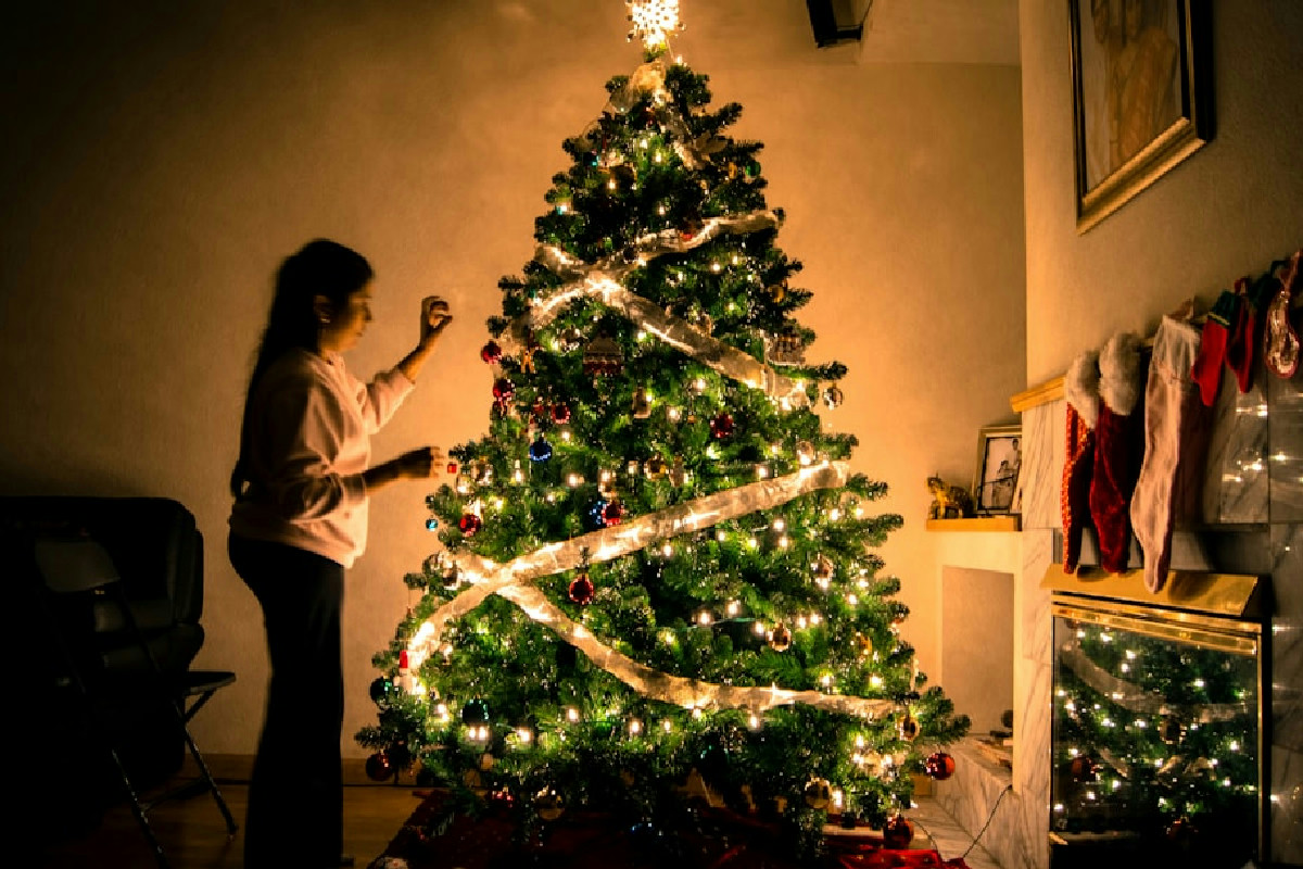 Natale a casa: idee raffinate per decorare ogni stanza con stile ed equilibrio senza eccessi