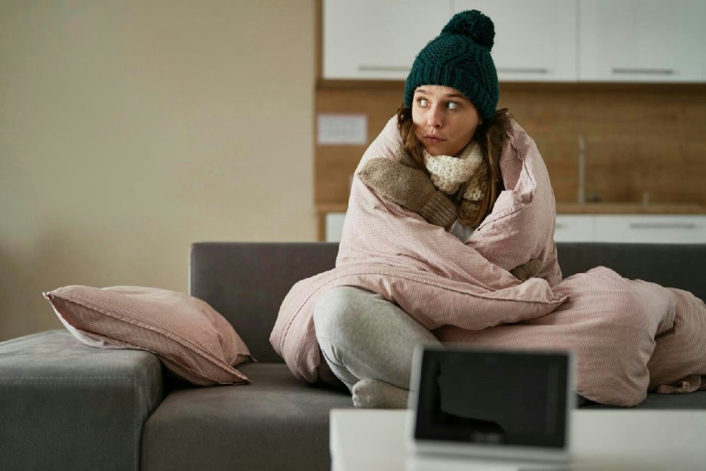 Hai freddo in casa anche con il termostato a 21 gradi? Ecco l’errore comune che nessuno considera