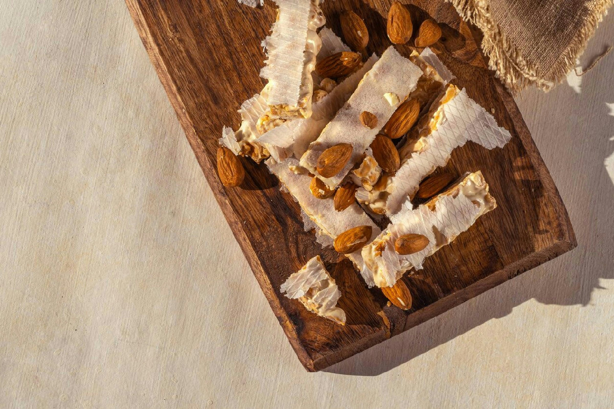 Mia nonna preparava il torrone in 5 minuti: davvero serve cuocerlo ore o ci sbagliamo tutti?